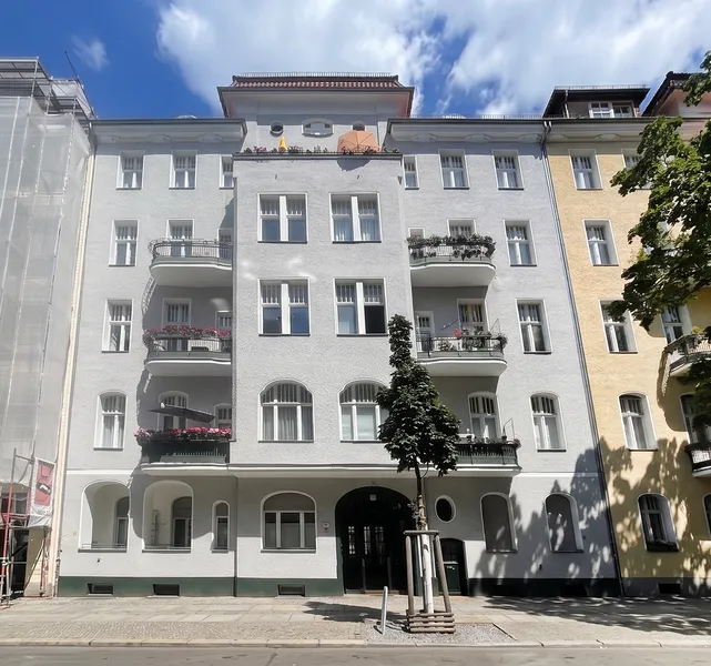 Erstbezug im modernisierten und sanierten Stuckaltbau nahe des Savignyplatzes — photo 1